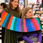 RSO-kleuradvies met heldere kleurdoeken in een winkel